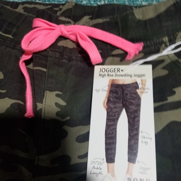 High rise jeans Drawstring Camo Joggers Size 9/29 - Picture 4 of 8